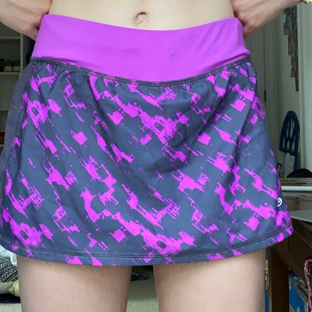 PINK AND GRAY PATTERNED TENNIS SKIRT